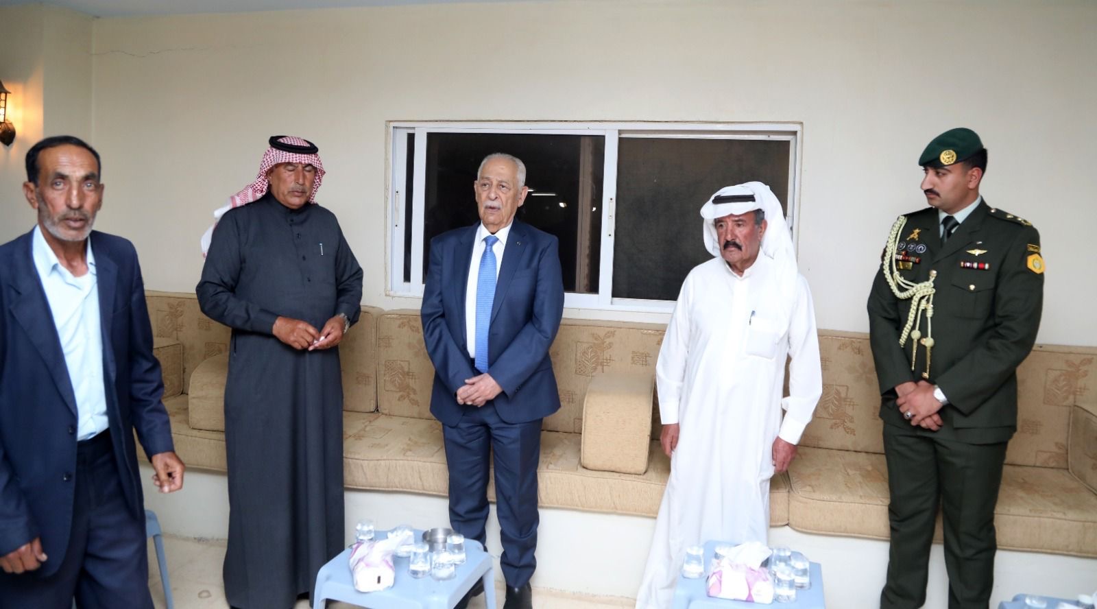 مندوبا عن الملك وولي العهد... العيسوي يعزي عشائر المخادمة وبني فواز والسلايطة والفايز والزبن