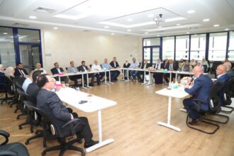 جامعة البترا تبحث آفاق الاستثمار الدوائي العربي في محاضرة لرئيس "اتحاد المنتجين"