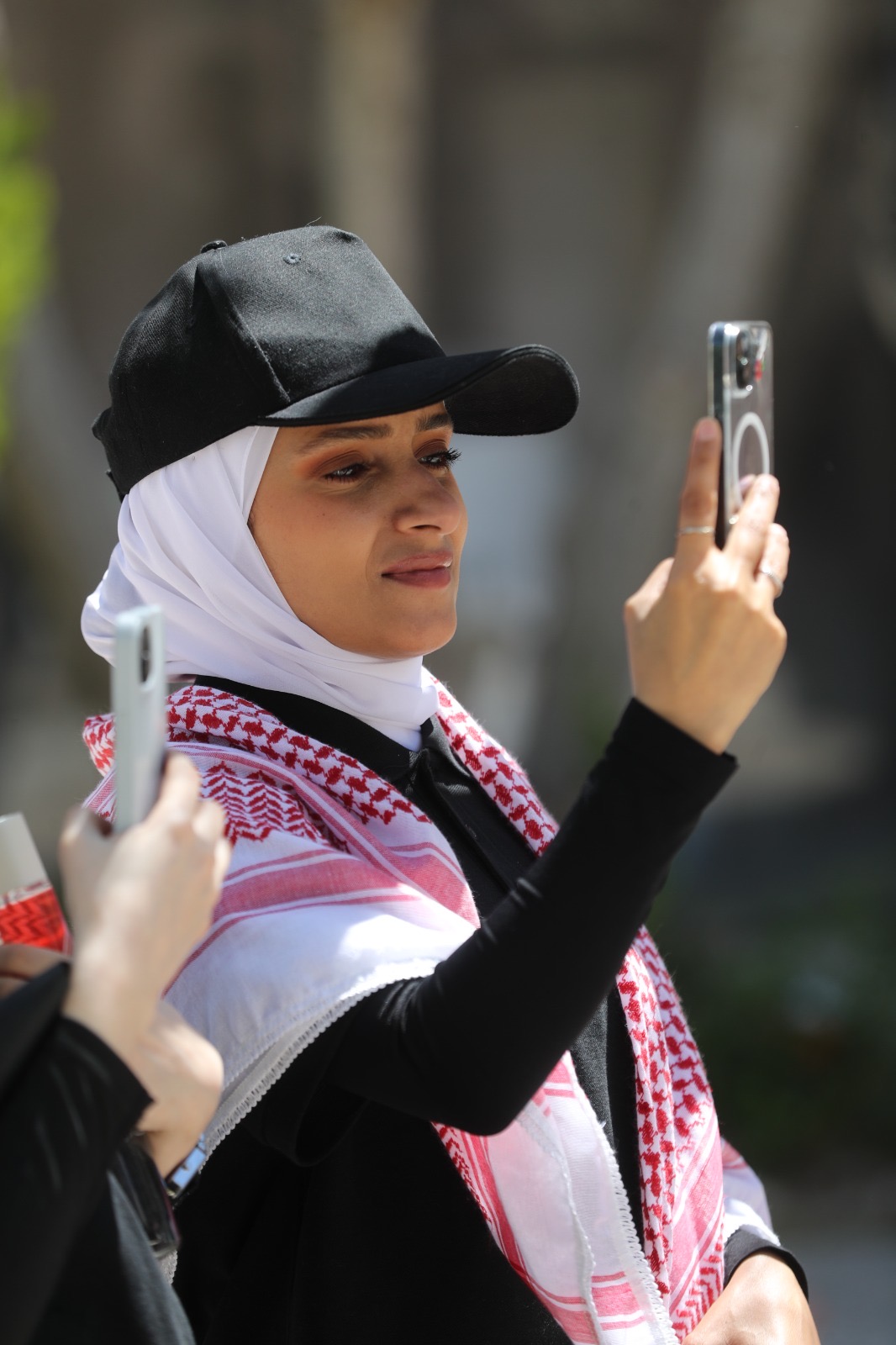 موظفو الأسواق الحرة الأردنية يحتفلون بعيد الاستقلال الـ80