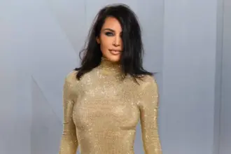 كيم كارداشيان تطلب تعويضًا "صادمًا" من سارقي مجوهراتها في باريس