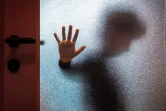 اعترافات صادمة لطفلين تعرضا للتعنيف على يد زوجة أبيهما في سوريا