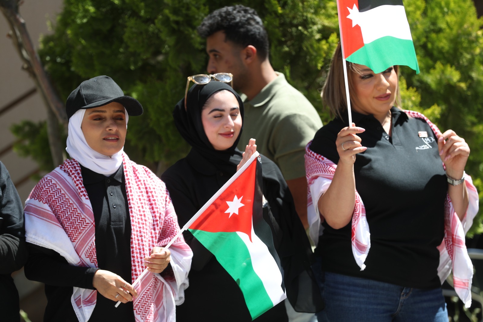 موظفو الأسواق الحرة الأردنية يحتفلون بعيد الاستقلال الـ80