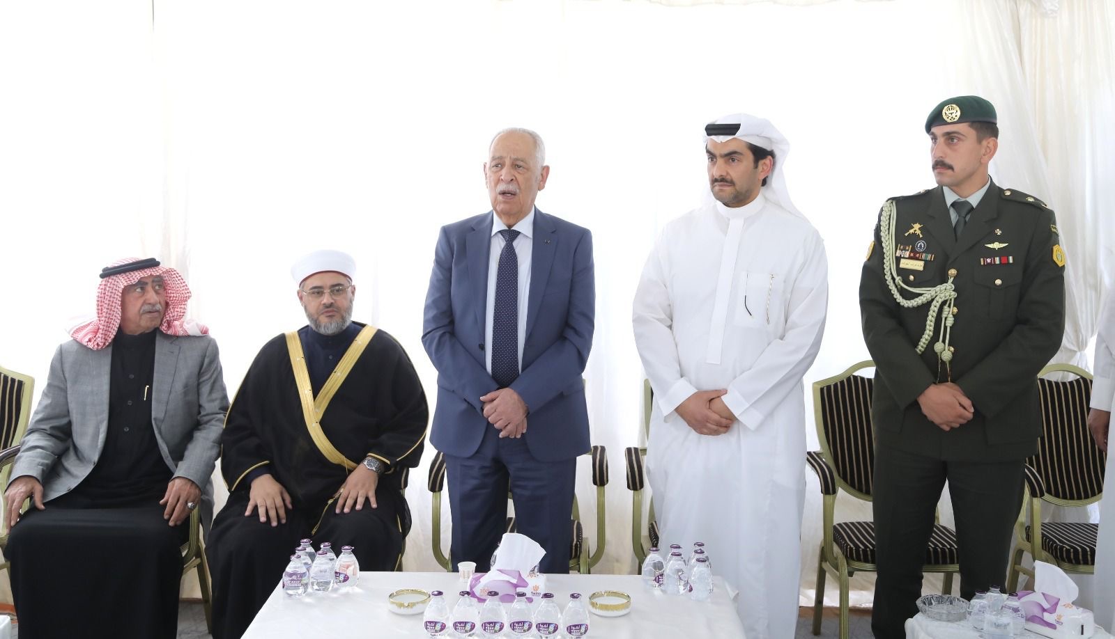 مندوبا عن الملك وولي العهد... العيسوي يعزي عشيرة الشعلان