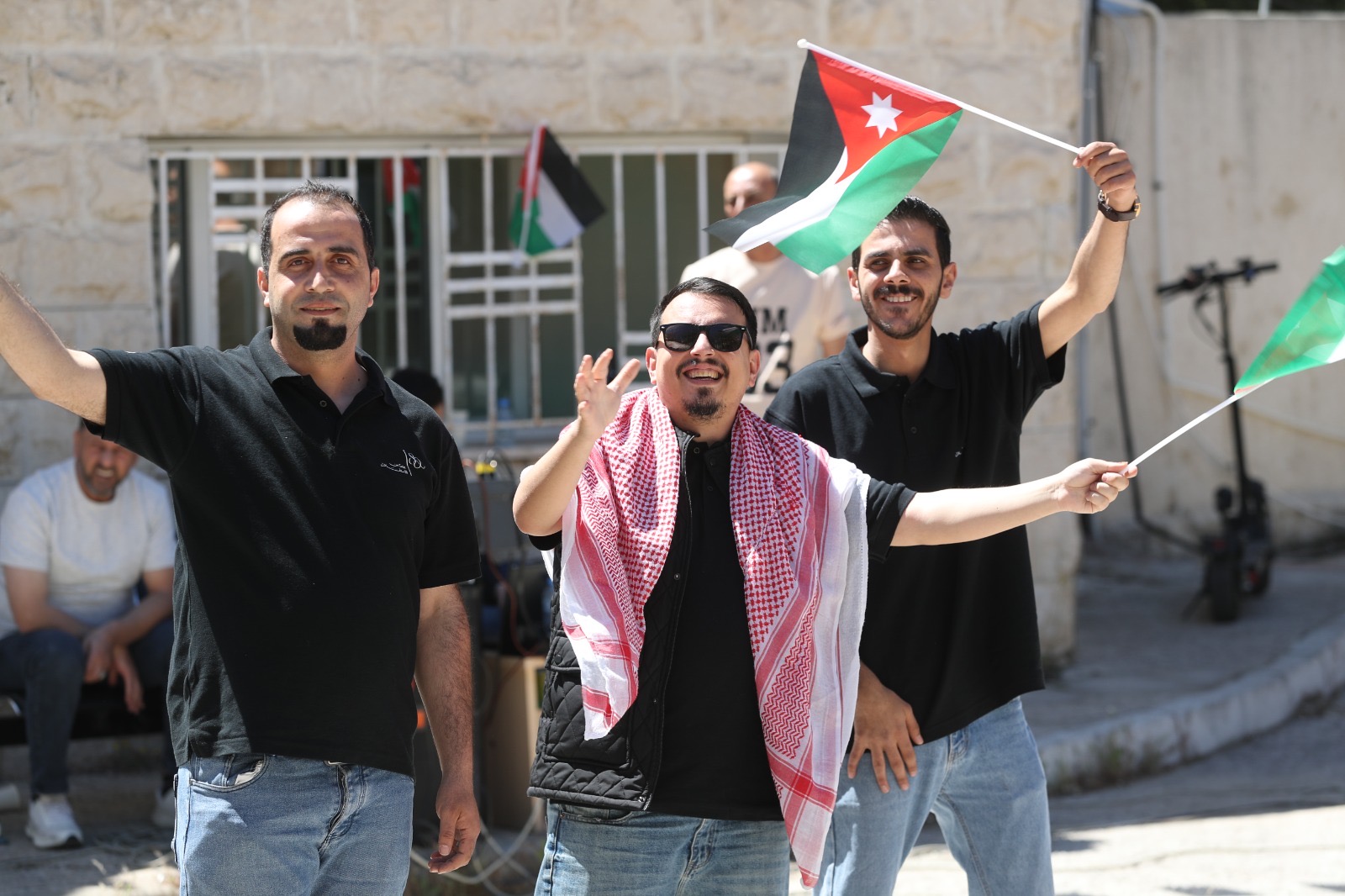 موظفو الأسواق الحرة الأردنية يحتفلون بعيد الاستقلال الـ80