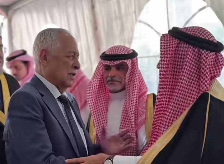 منشور بحق رئيس الديوان الملكي الهاشمي