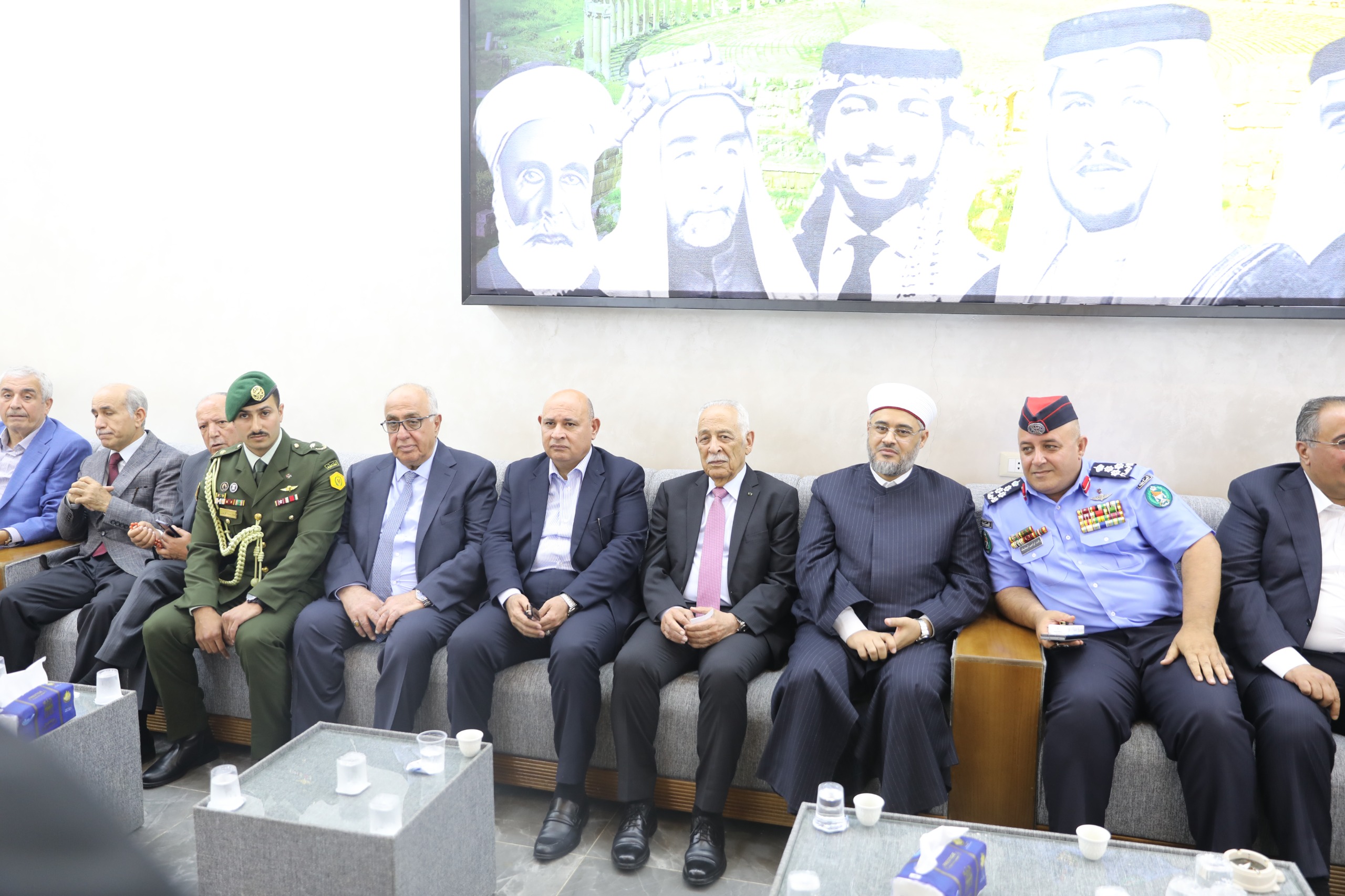 مندوبا عن الملك وولي العهد.. العيسوي يعزي عشيرة العتوم وآل ناصيف