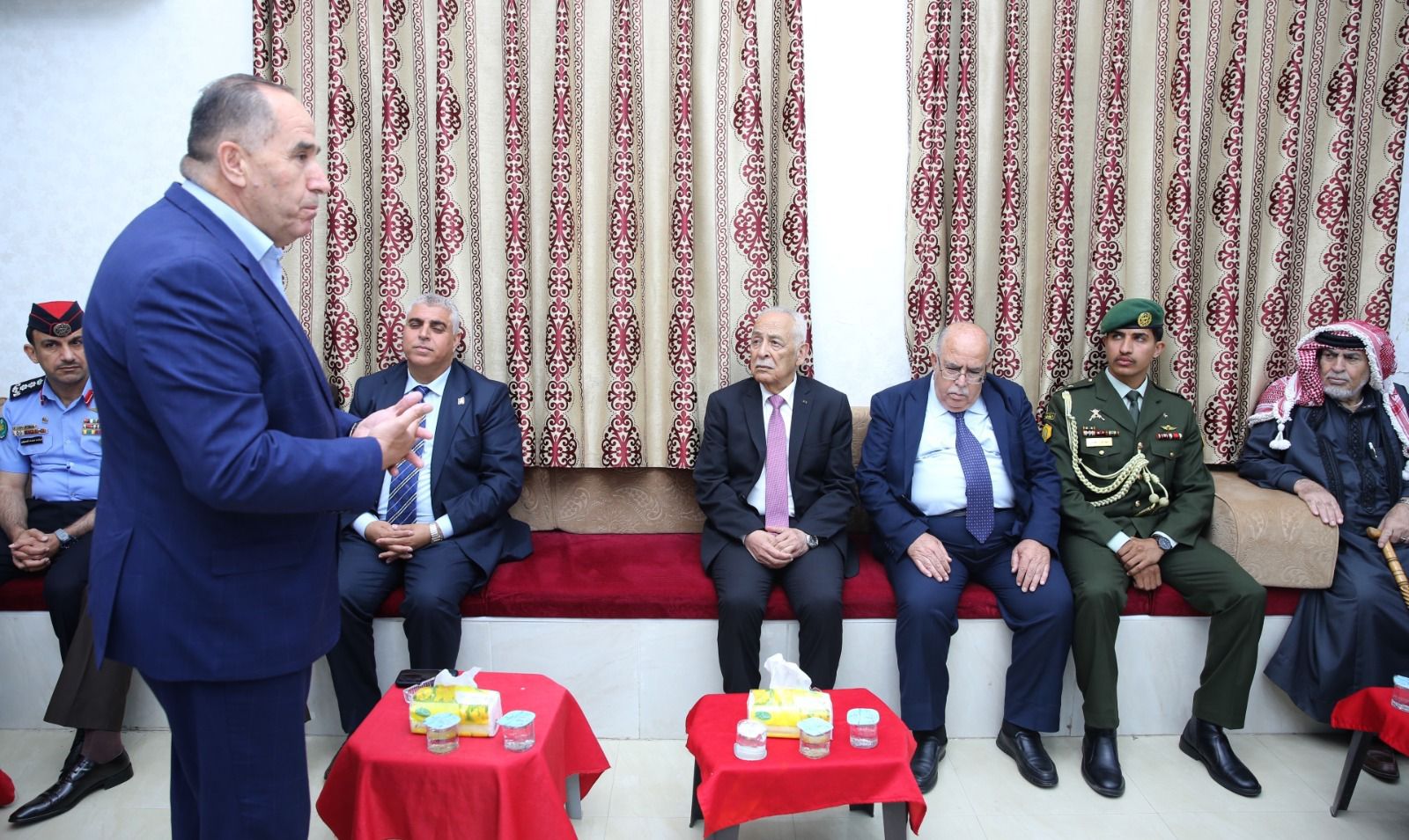 مندوبا عن الملك وولي العهد... العيسوي يعزي الزعبي