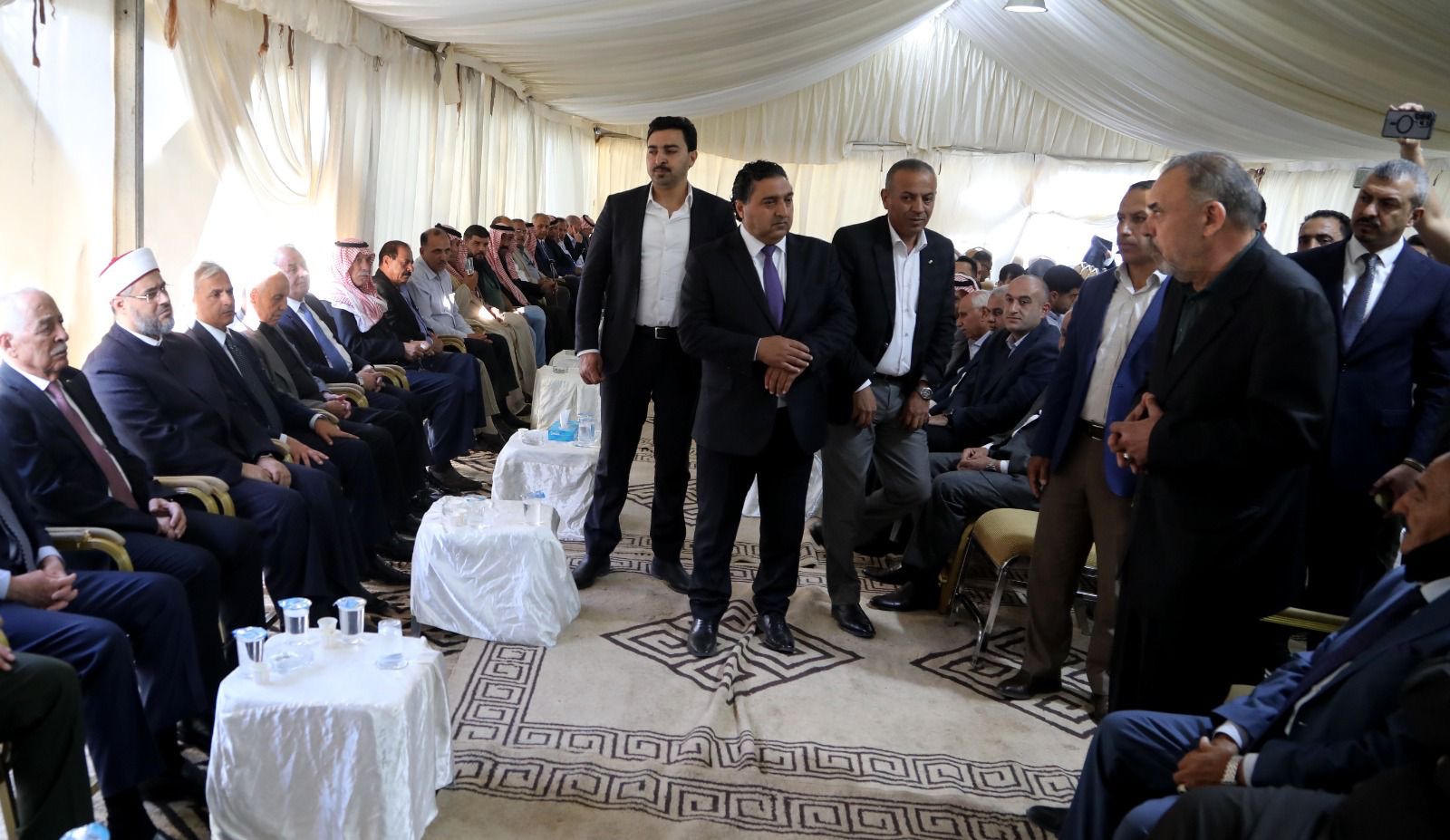 مندوبا عن الملك وولي العهد... العيسوي يعزي عشائر الشطناوي والزيود وأبو شريعة والمجالي والدهيسات