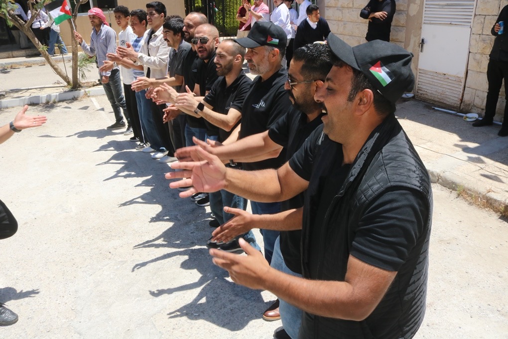 موظفو الأسواق الحرة الأردنية يحتفلون بعيد الاستقلال الـ80