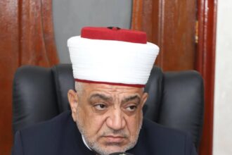 أمام وزير الأوقاف .. هل يُعقل أن يتوقف راتب “أسرة عفيفة” وتتوقف معه حياة أمّ وأطفالها، بسبب : عدم وجود رئيس قسم ؟