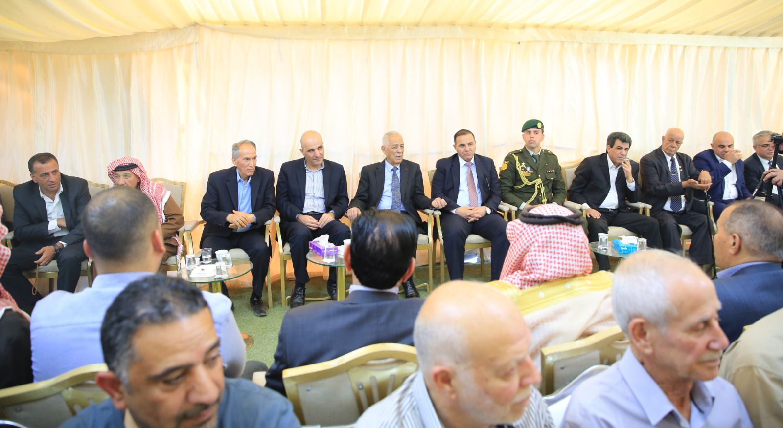 مندوبا عن الملك وولي العهد.. العيسوي يعزي عشيرتي الغزو والزيود/ بني حسن