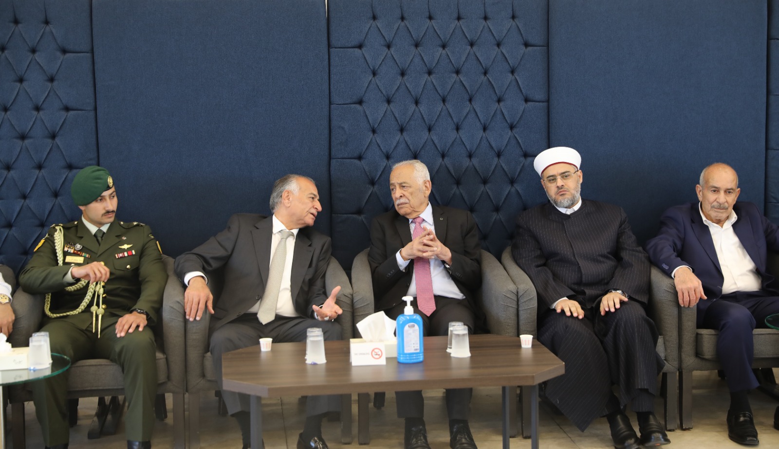 مندوبا عن الملك وولي العهد.. العيسوي يعزي عشيرة العتوم وآل ناصيف