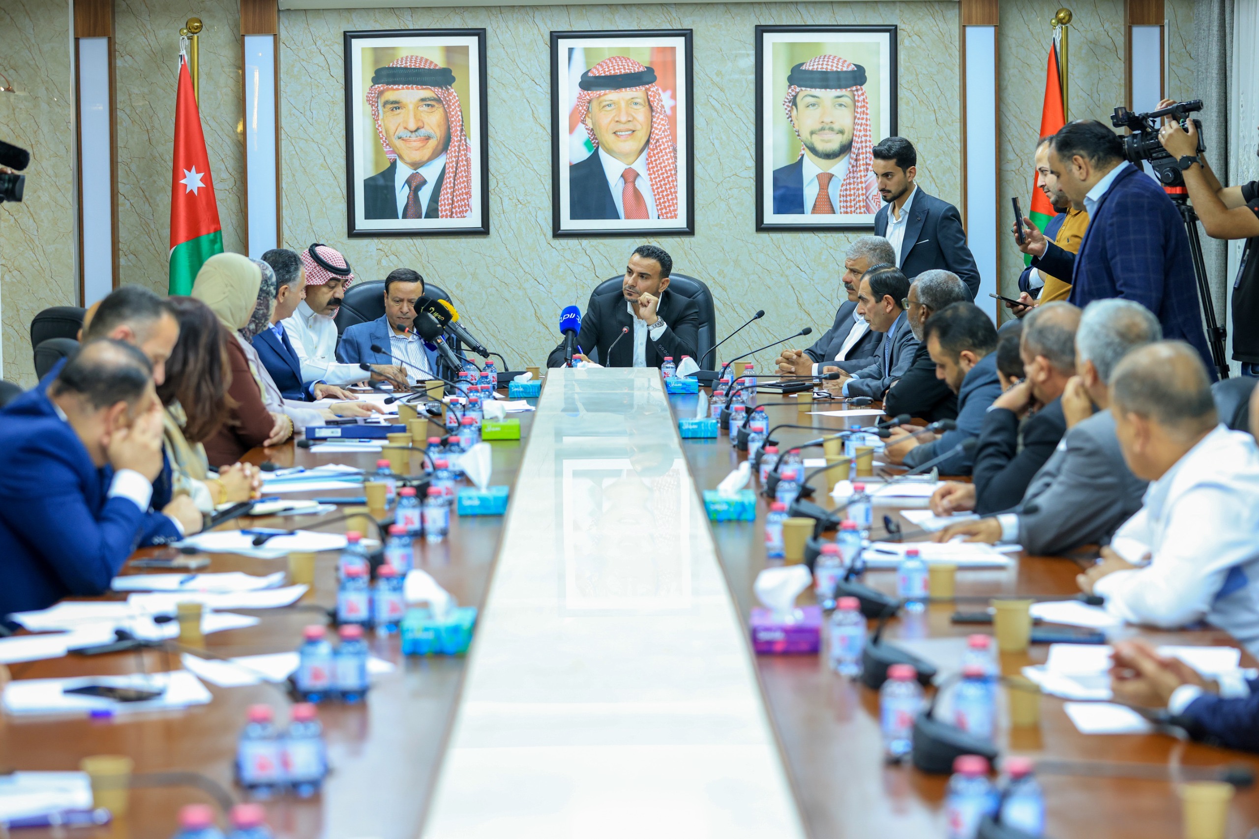 صورة حول : "الزراعة النيابية" تبحث حرائق المحاصيل واستيراد الحليب المجفف "الزراعة النيابية" تبحث حرائق المحاصيل واستيراد الحليب المجفف
