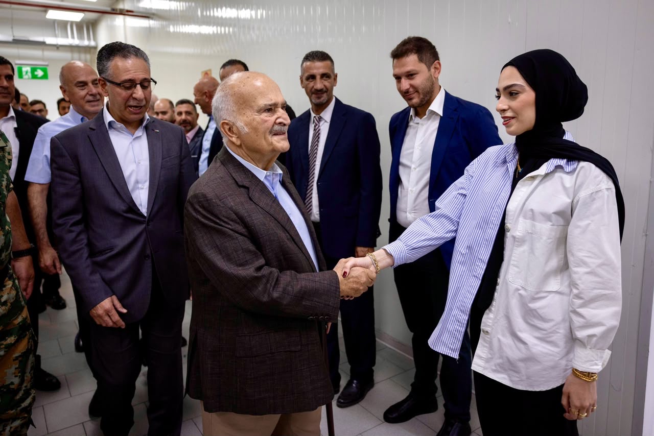 صورة حول : الأمير الحسن يزور مخابز جواد الحديثة ويشيد بدور الصناعة الوطنية في دعم الاقتصاد الأمير الحسن يزور مخابز جواد الحديثة ويشيد بدور الصناعة الوطنية في دعم الاقتصاد