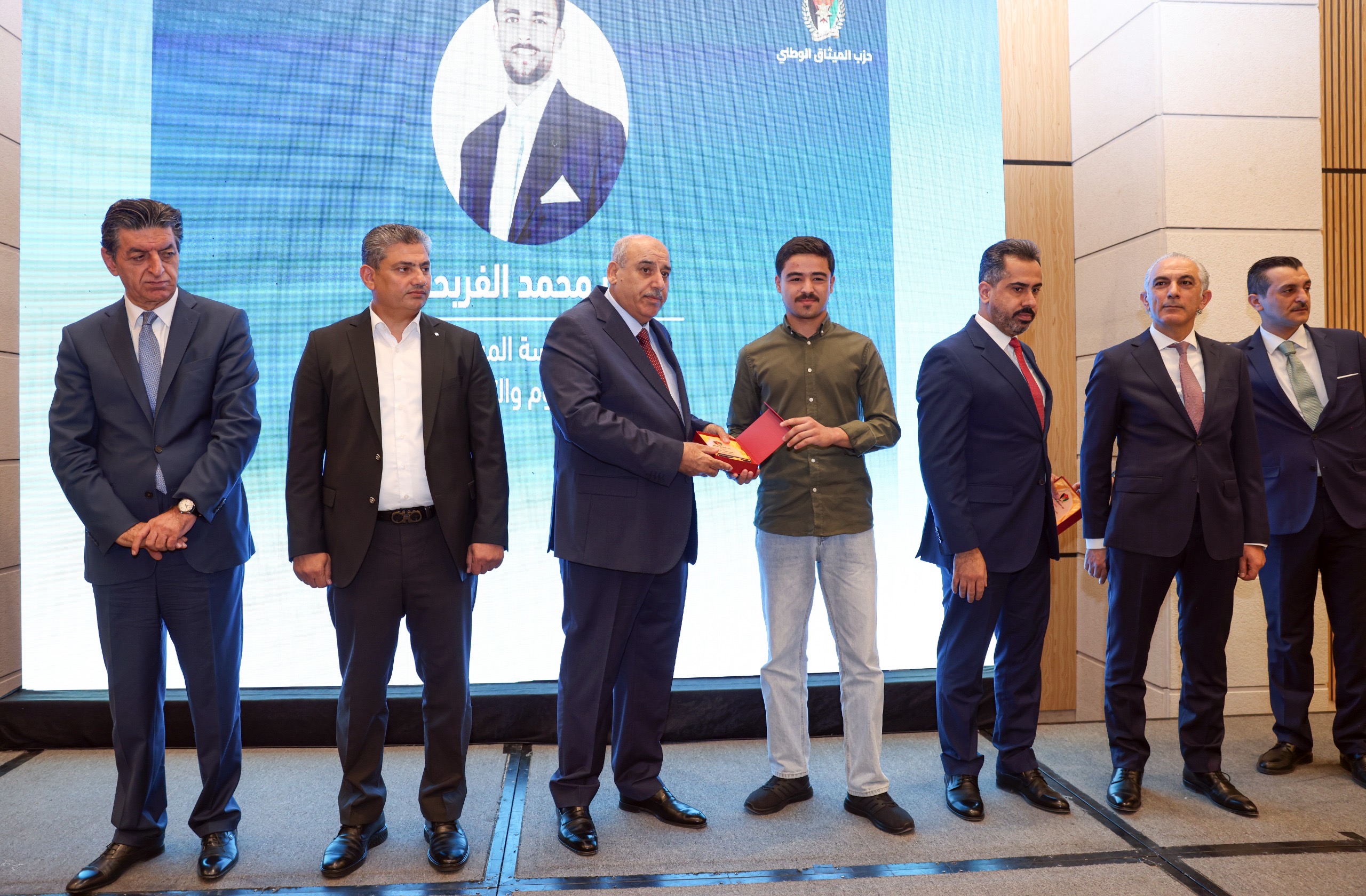 القاضي يرعى حفل تكريم الفائزين من طلبة حزب الميثاق في انتخابات مجلس شباب 21