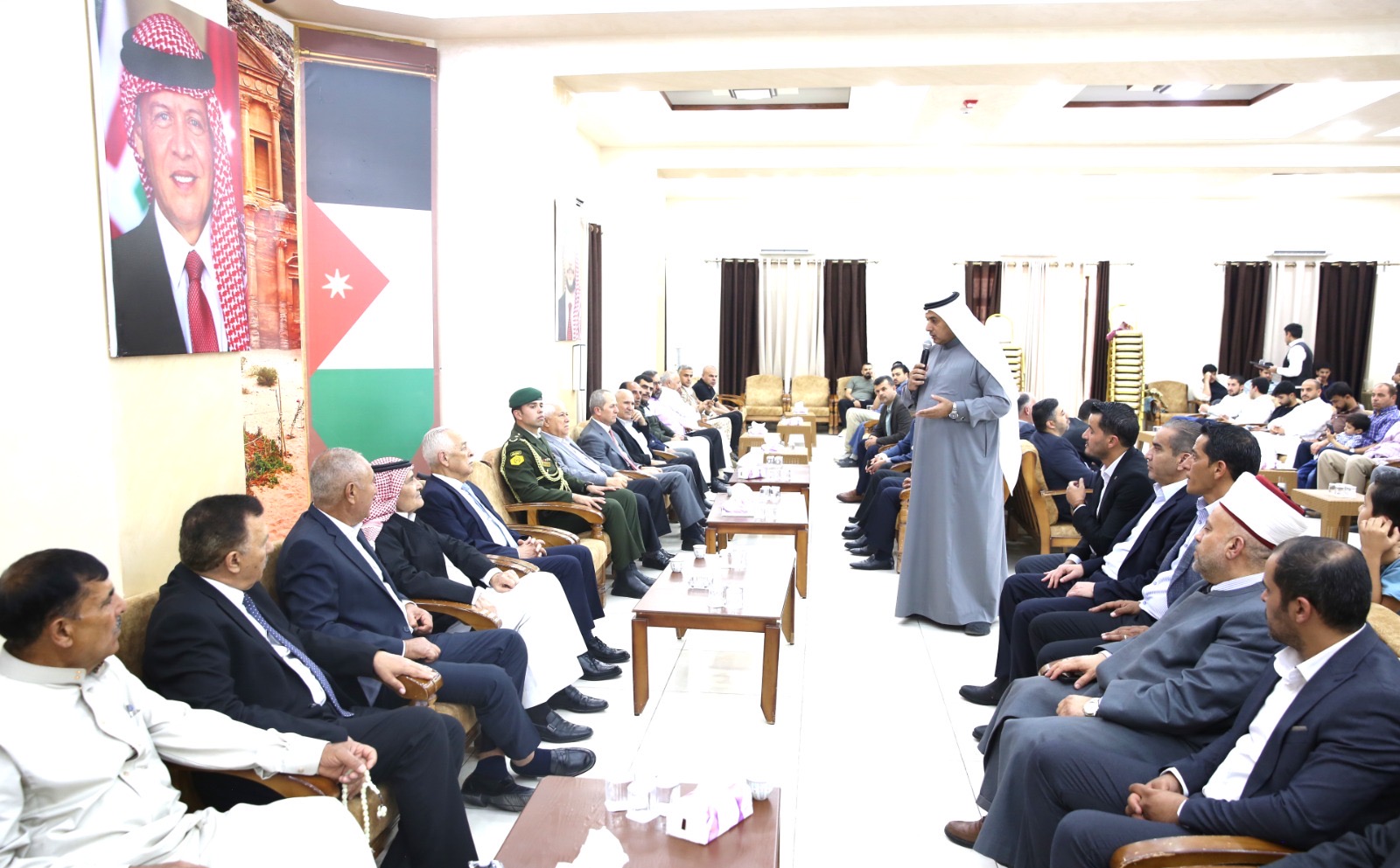 مندوبا عن الملك وولي العهد.. العيسوي يعزي الحراحشة وبني سعيد