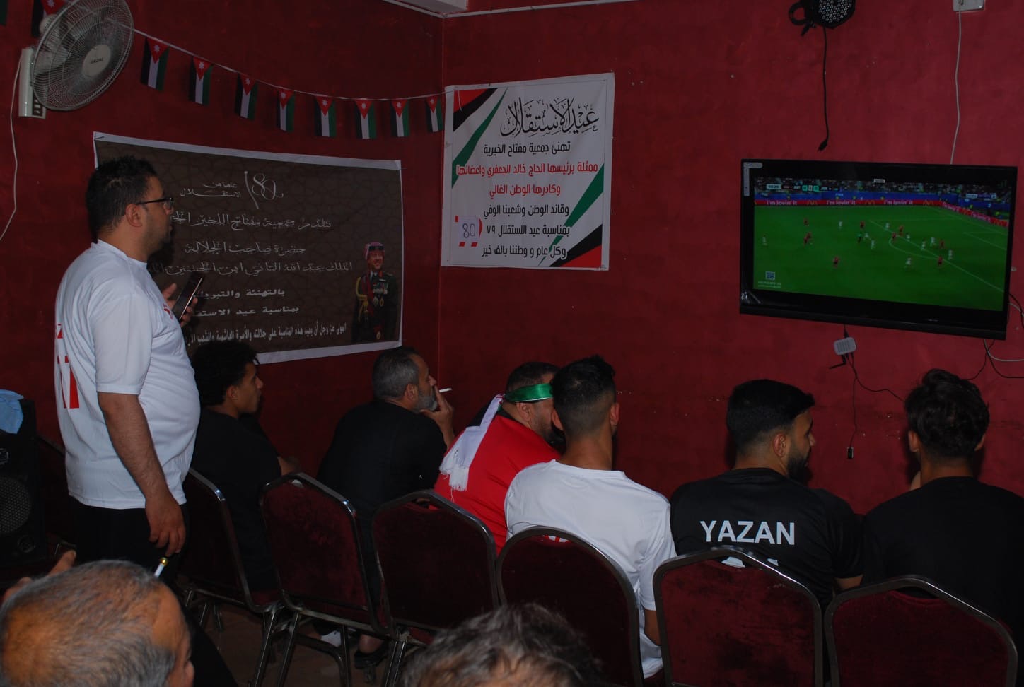 فعالية جماهيرية في مخيم الحسين لمؤازرة النشامى في أول ظهور مونديالي