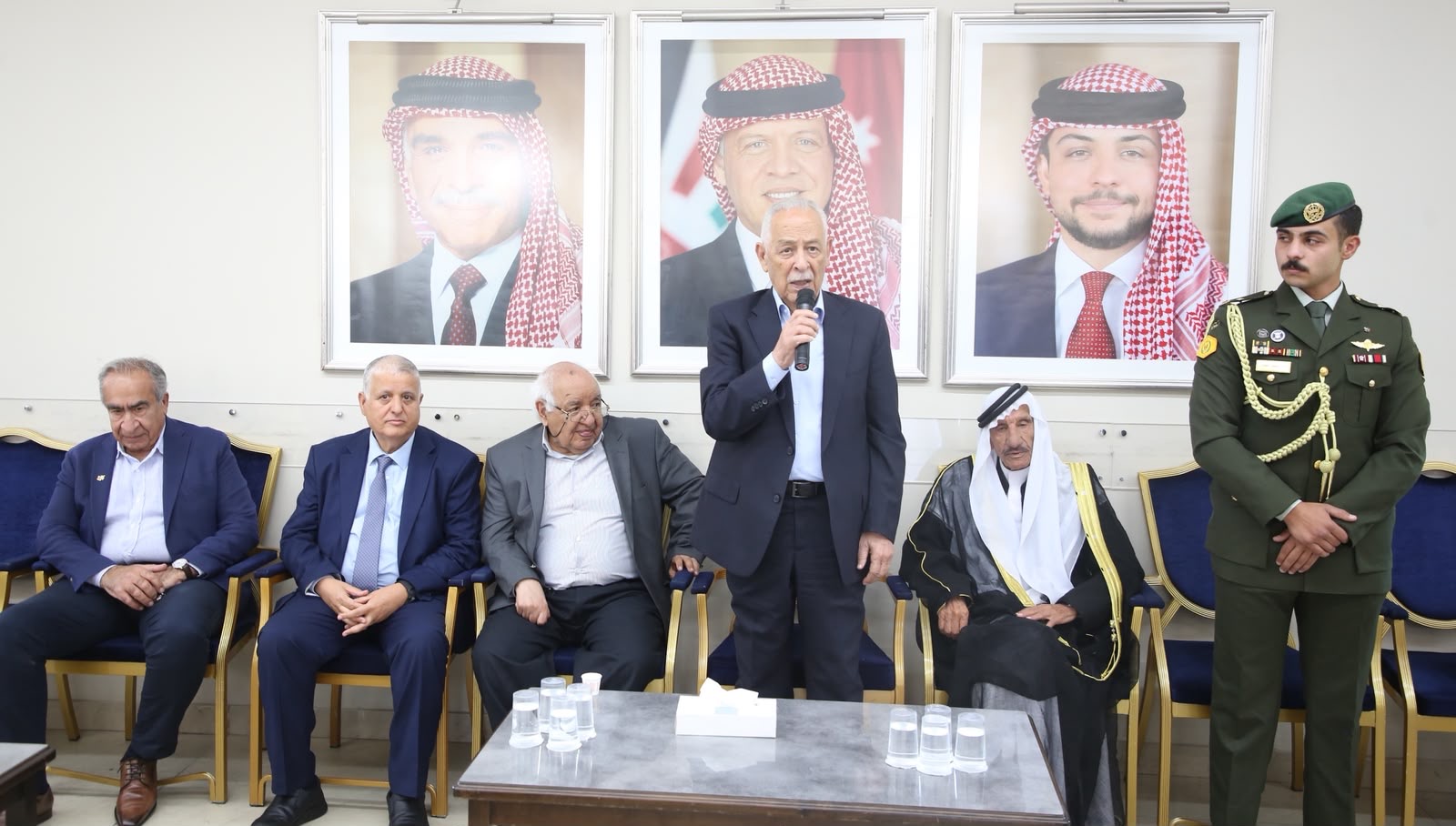 صورة حول : مندوبا عن الملك وولي العهد.. العيسوي يعزي عشيرة المعايطة مندوبا عن الملك وولي العهد.. العيسوي يعزي عشيرة المعايطة