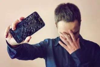 وداعاً لـ"كابوس الكسر".. كيف تستعيد ملفاتك الثمينة من هاتف معطل؟
