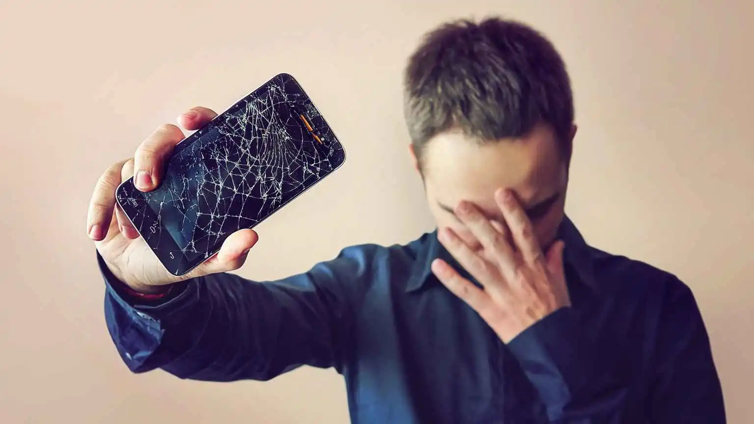 صورة حول : وداعاً لـ"كابوس الكسر".. كيف تستعيد ملفاتك الثمينة من هاتف معطل؟ وداعاً لـ"كابوس الكسر".. كيف تستعيد ملفاتك الثمينة من هاتف معطل؟