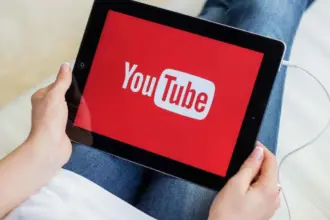 منافسة جديدة مع أندرويد أوتو.. يوتيوب يصل إلى كاربلاي قريبًا