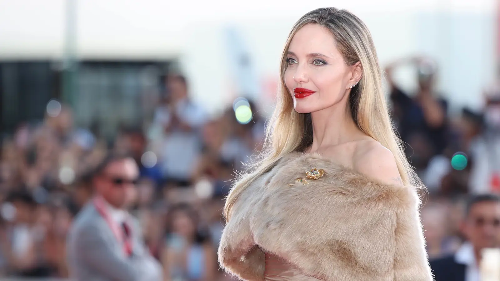 أنجلينا جولي تجسد معاناتها الشخصية مع السرطان في فيلم جديد