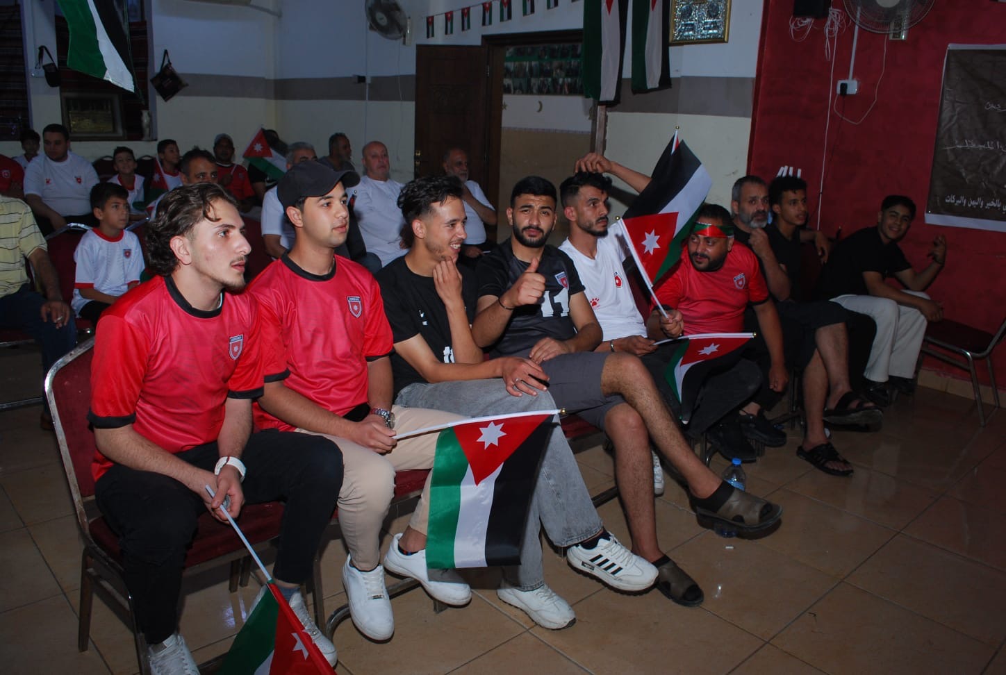 فعالية جماهيرية في مخيم الحسين لمؤازرة النشامى في أول ظهور مونديالي