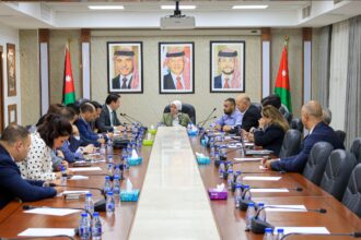 القوابعة تناقش مع ناشطين اجتماعيين مسودة قانون الإدارة المحلية