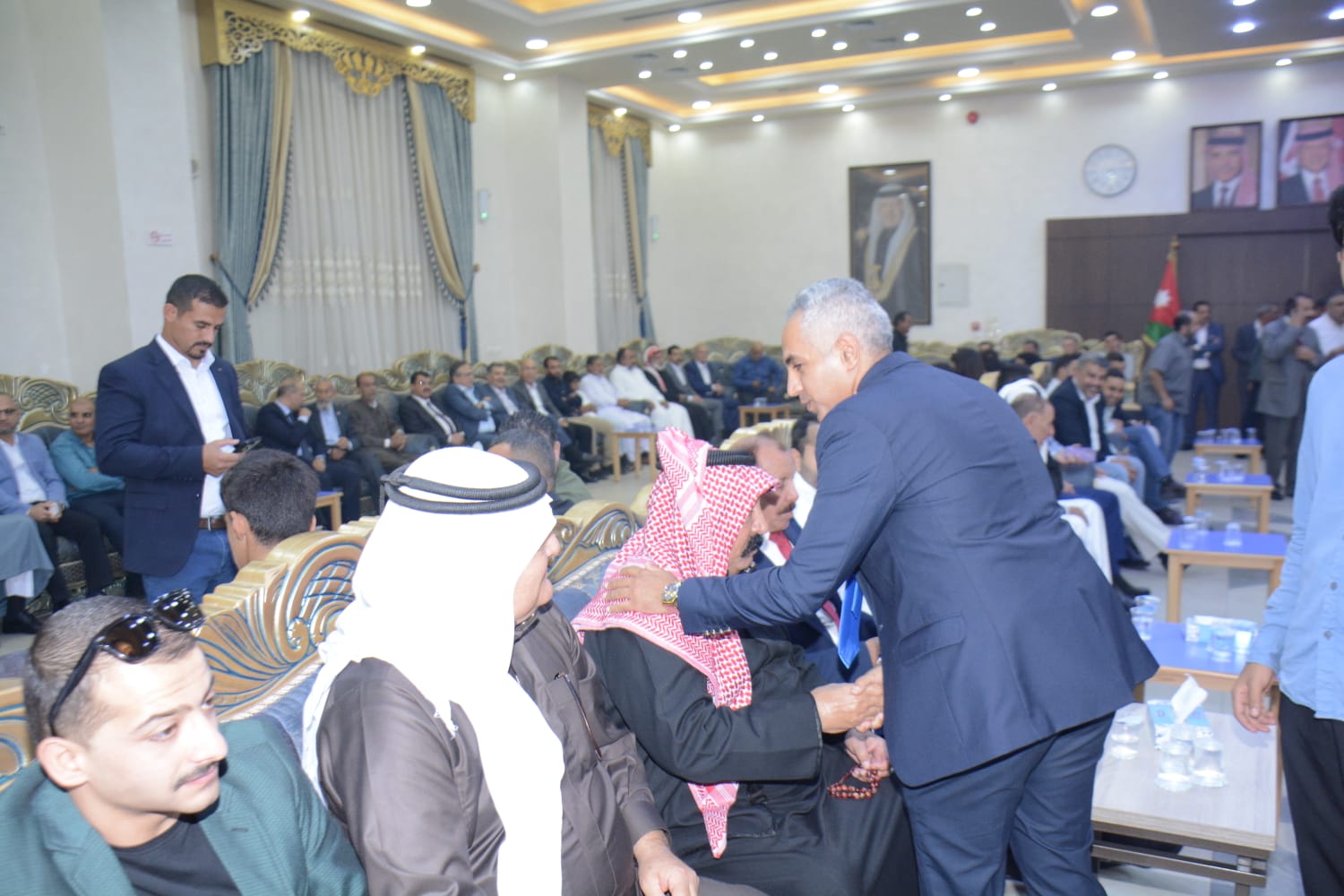 العدوان والعموش نسايب …… العدوان طلب والقلاب أعطى