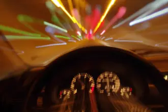 سائق مخمور يقتل 6 أشخاص ينتظرون طعاماً مجانياً في سيريلانكا (فيديو)