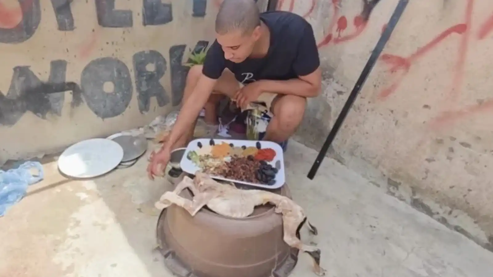 صورة حول : ضبط البلوغر المغربي بن نسناس بعد "طبخ الكلاب" ضبط البلوغر المغربي بن نسناس بعد "طبخ الكلاب"