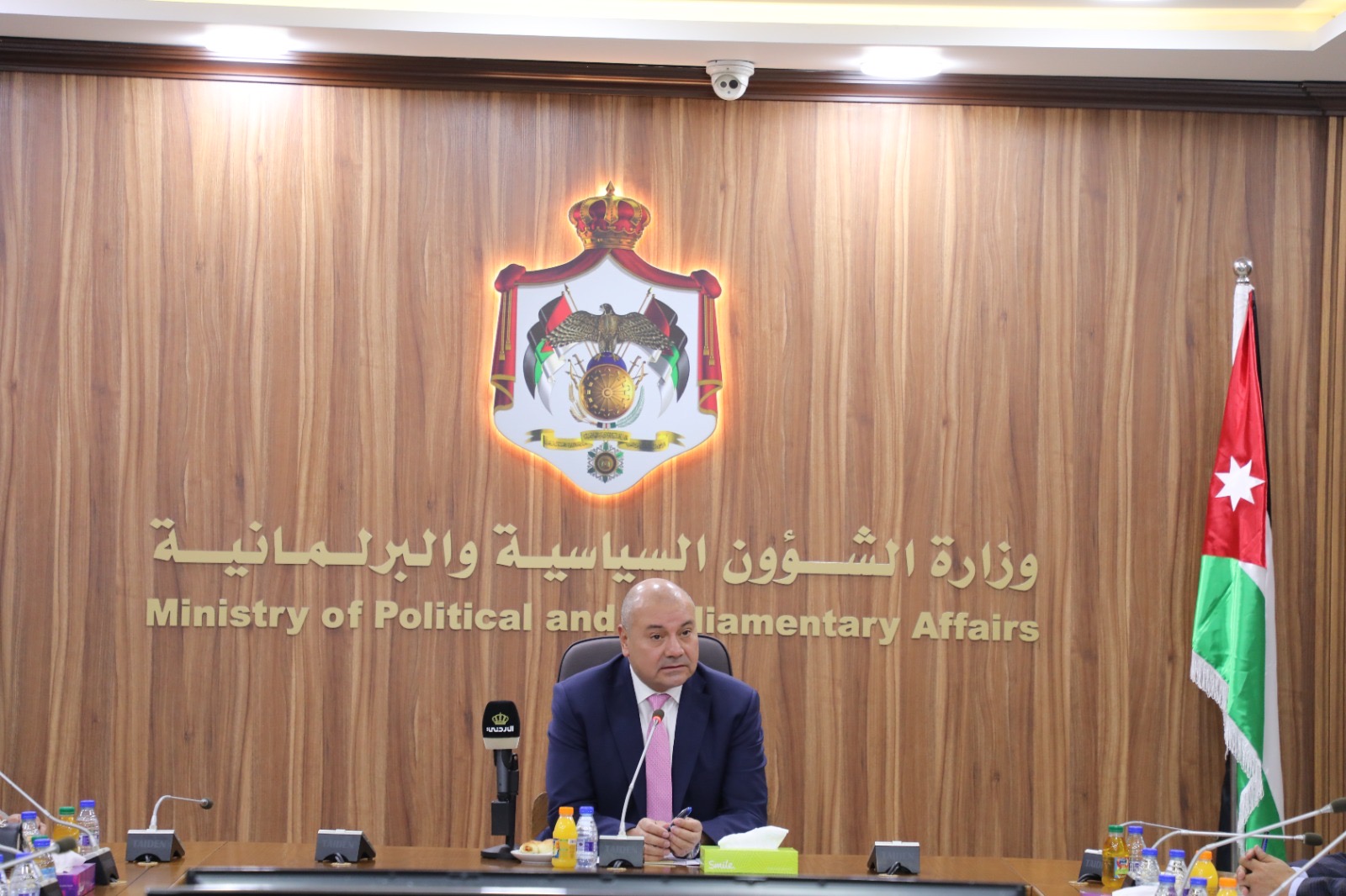 وزير الشؤون السياسية والبرلمانية يلتقي عدد من مراكز الدراسات في الجامعات الأردنية