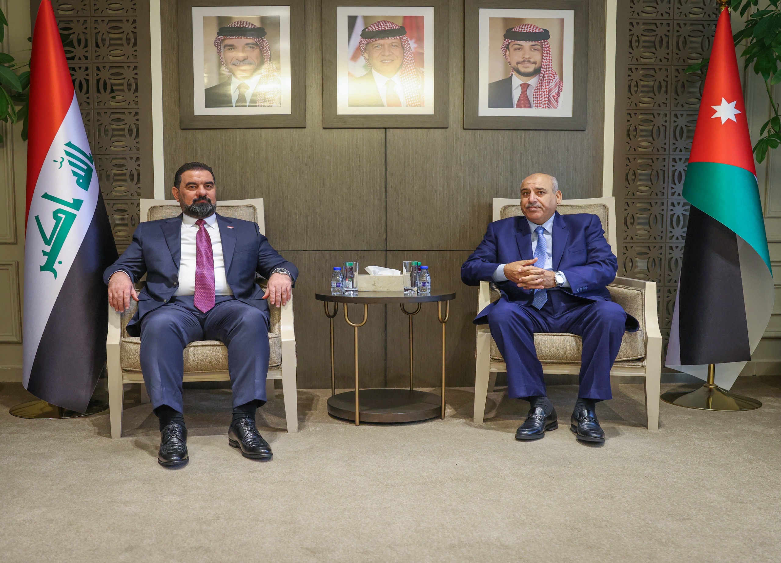صورة حول : القاضي والحلبوسي يؤكدان عمق العلاقات الأردنية العراقية والحرص على تطويرها في المجالات كافة القاضي والحلبوسي يؤكدان عمق العلاقات الأردنية العراقية والحرص على تطويرها في المجالات كافة