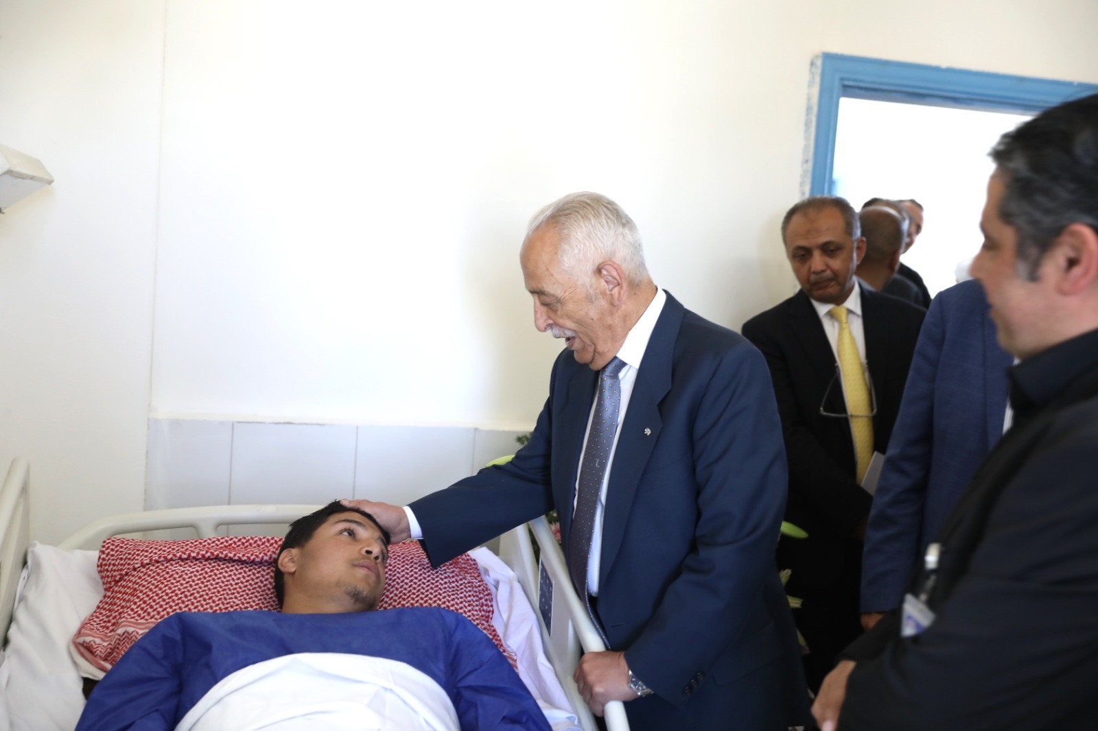 مندوبا عن الملك وولي العهد.. العيسوي يعزي بوفاة الشاب الدماسي إثر حادثة المدرج الروماني وينقل تمنياتهما بالشفاء للمصاب طريش