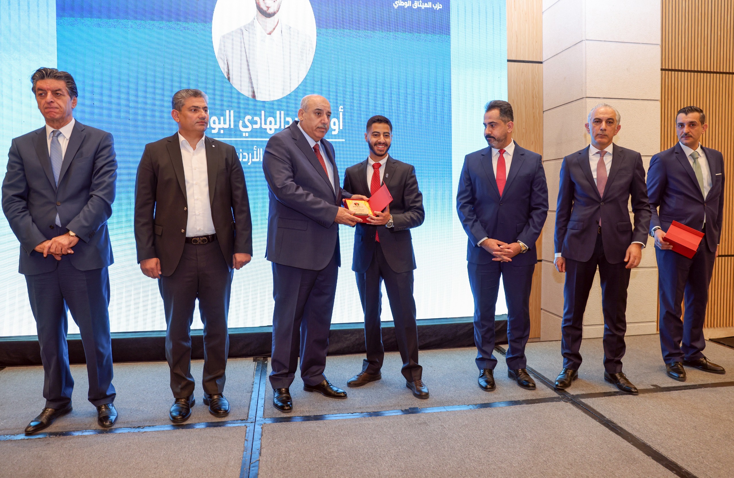 القاضي يرعى حفل تكريم الفائزين من طلبة حزب الميثاق في انتخابات مجلس شباب 21
