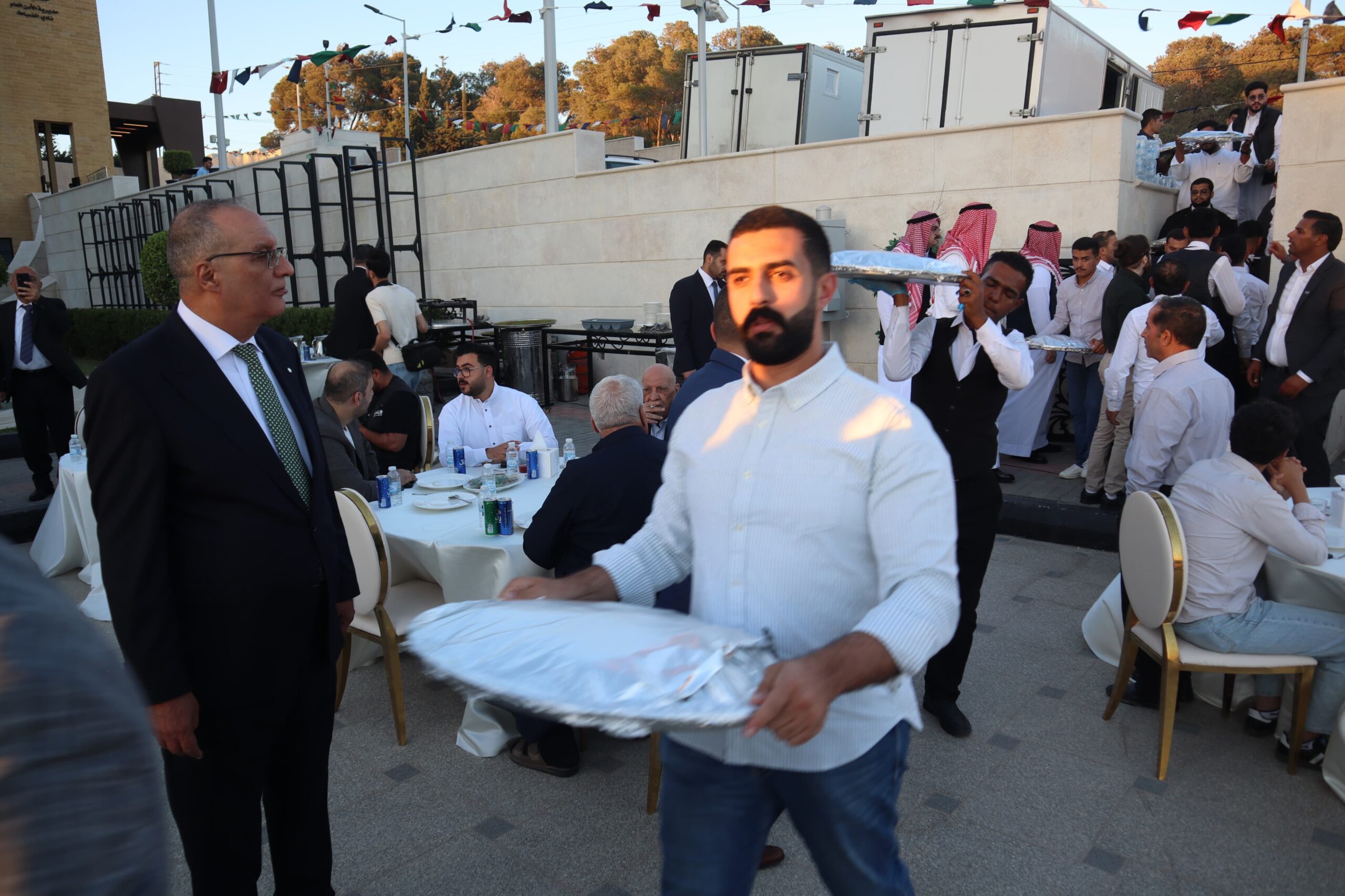 الدكتور محمد المعاقبة يولم بمناسبة زفاف نجله الدبلوماسي "قيس"