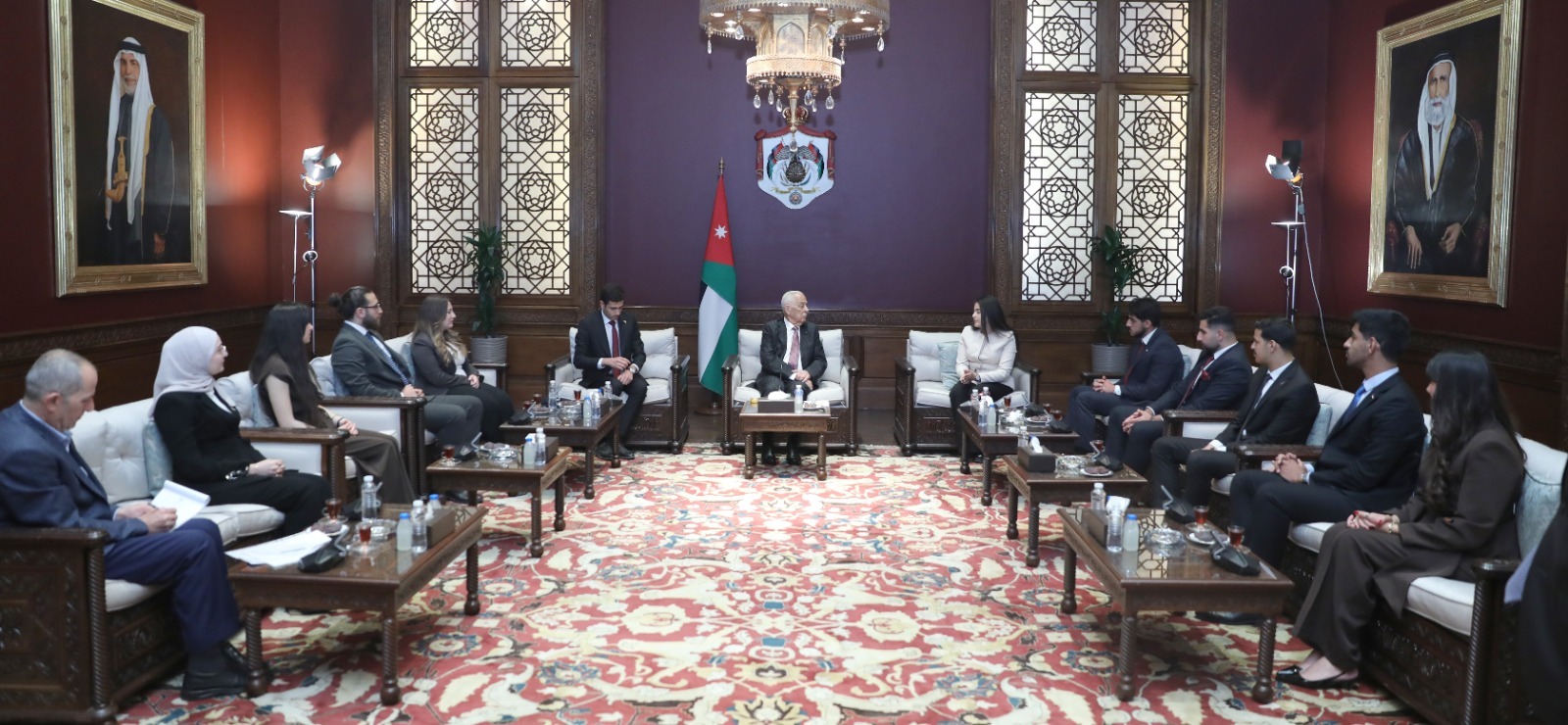العيسيوي يلتقي وفدا من جمعية طلاب الصيدلة الأردنية