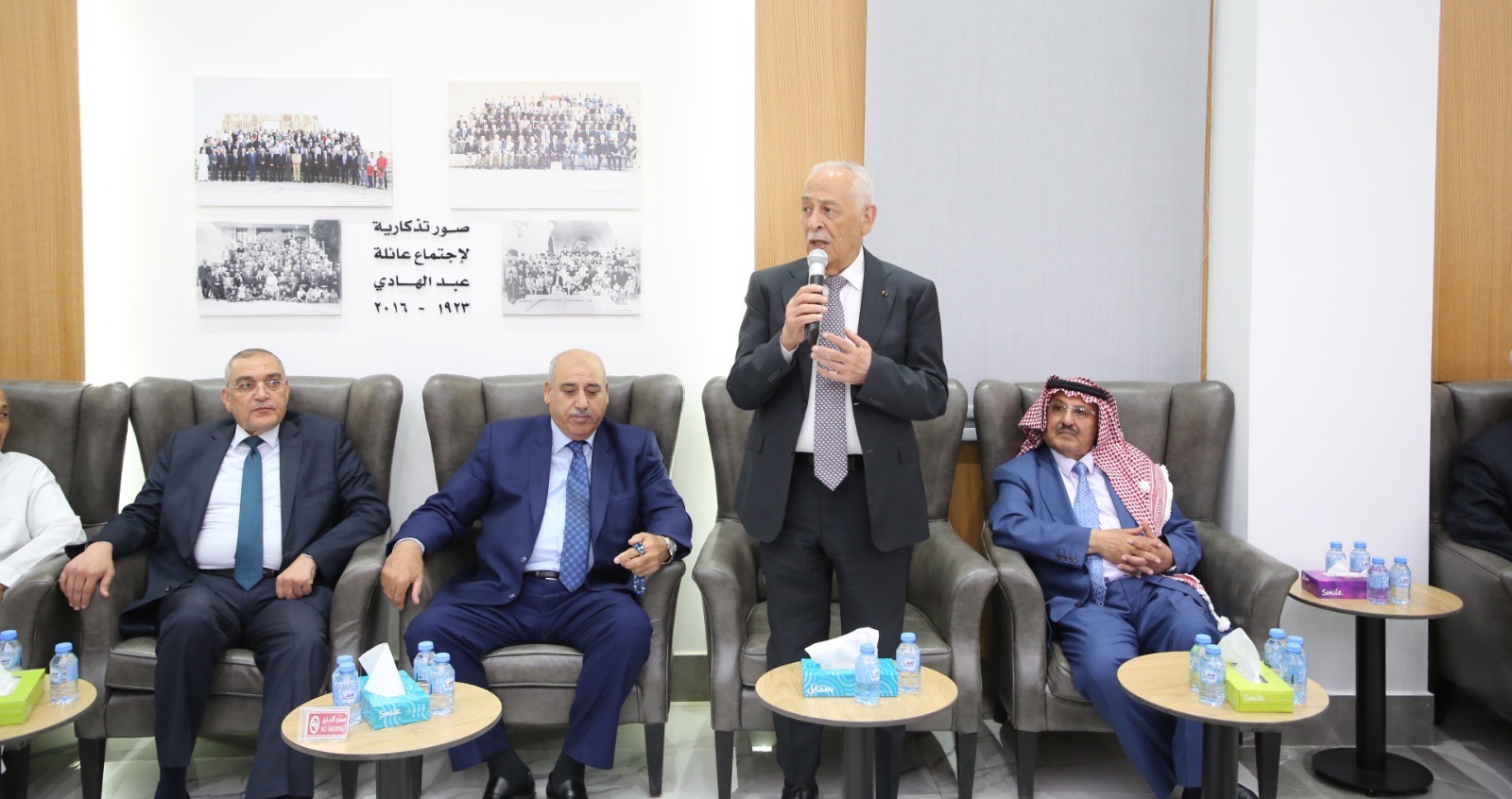 صورة حول : مندوبا عن الملك وولي العهد.. العيسوي يعزي الصرايرة والديك مندوبا عن الملك وولي العهد.. العيسوي يعزي الصرايرة والديك