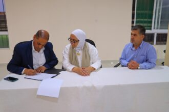 وزارة الثقافة ورابطة أبناء لواء القصر توقعان اتفاقية لتنفيذ منحوتة (بوابة الثقافة) في لواء القصر