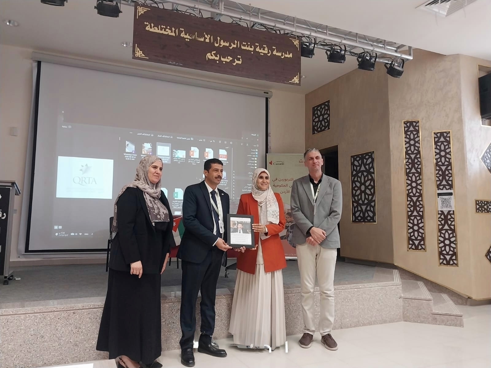 صورة حول : افتتاح معرض مشاريع برنامج الريادة والابتكار في التعليم في لواء المزار الجنوبي افتتاح معرض مشاريع برنامج الريادة والابتكار في التعليم في لواء المزار الجنوبي
