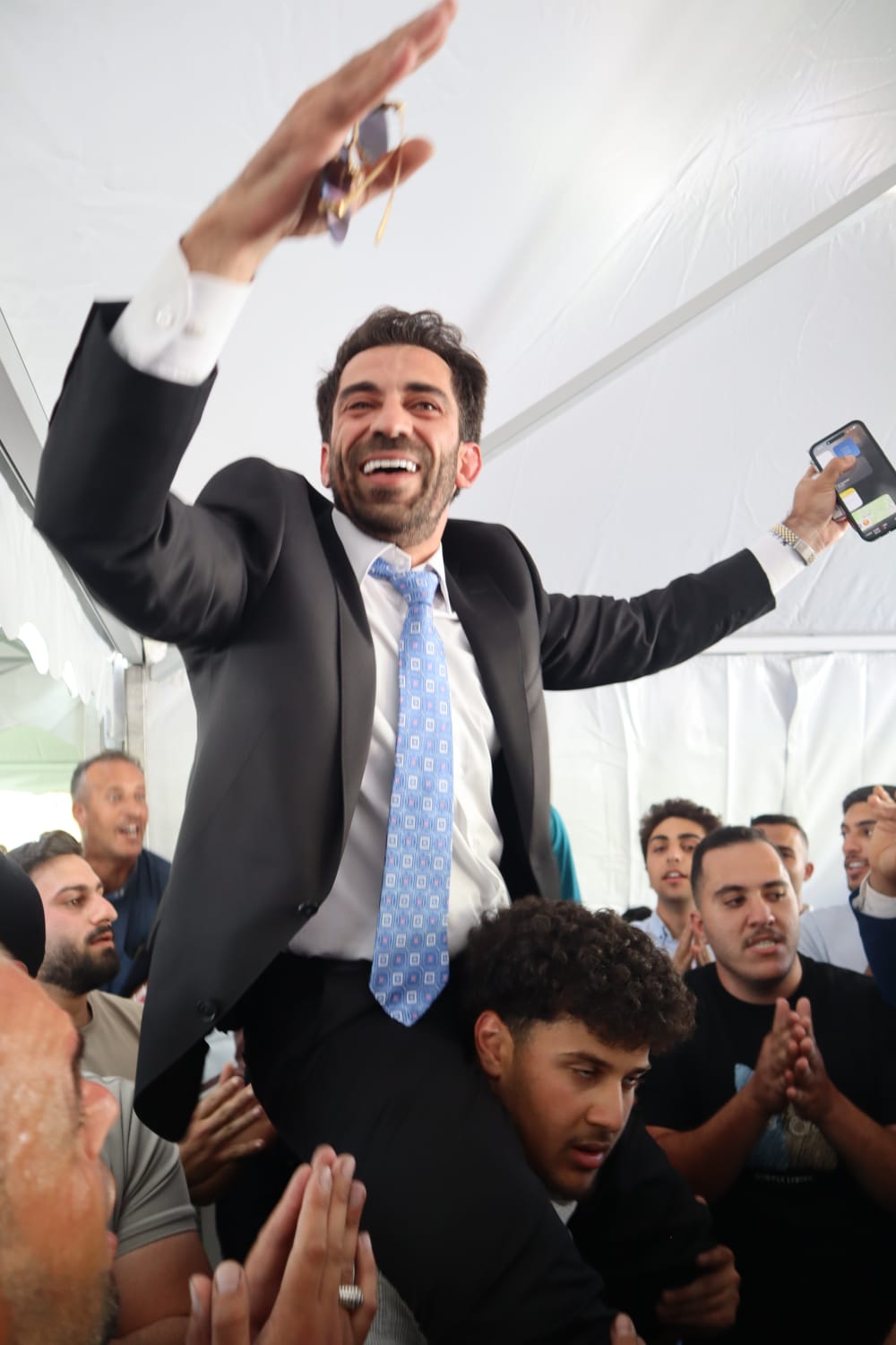 صورة حول : الباشا سليمان علي الغنيمات (أبو خلدون) يقيم مأدبة غداء احتفاء بزفاف نجله الدكتور معتز (صور) الباشا سليمان علي الغنيمات (أبو خلدون) يقيم مأدبة غداء احتفاء بزفاف نجله الدكتور معتز (صور)