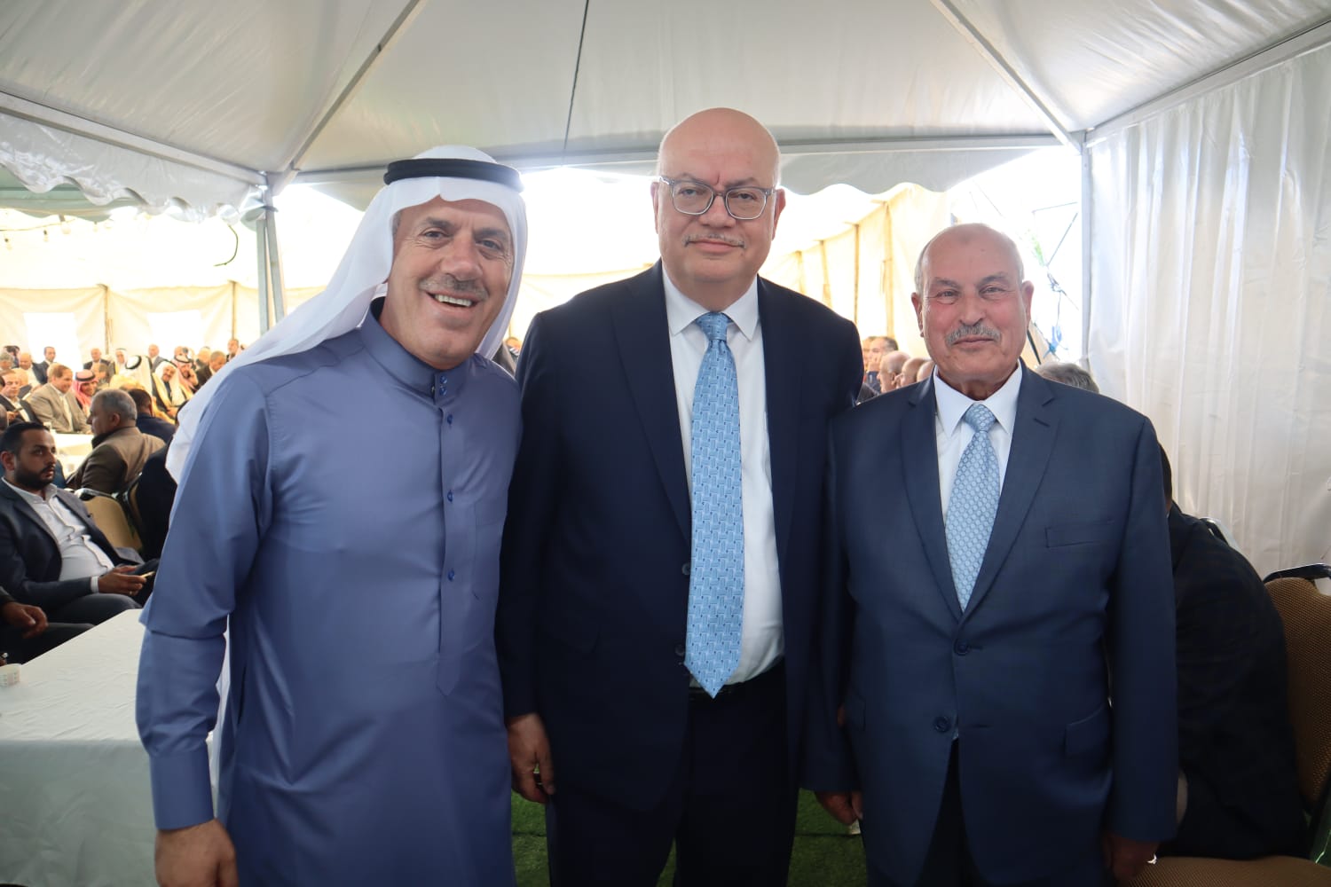 الباشا سلمان علي الغنيمات (أبو خلدون) يقيم مأدبة غداء احتفاء بزفاف نجله الدكتور معتز (صور)