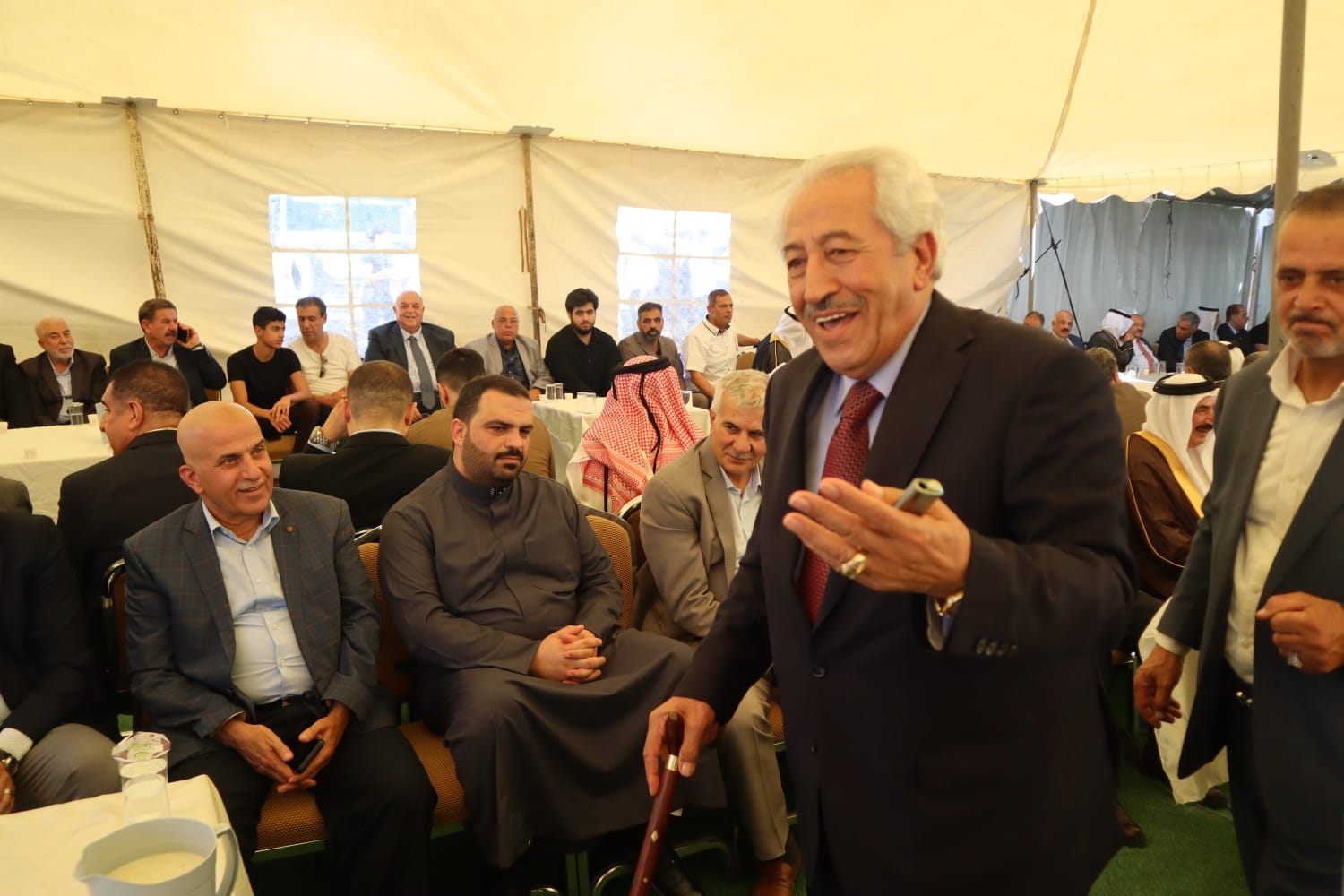 الباشا سلمان علي الغنيمات (أبو خلدون) يقيم مأدبة غداء احتفاء بزفاف نجله الدكتور معتز (صور)