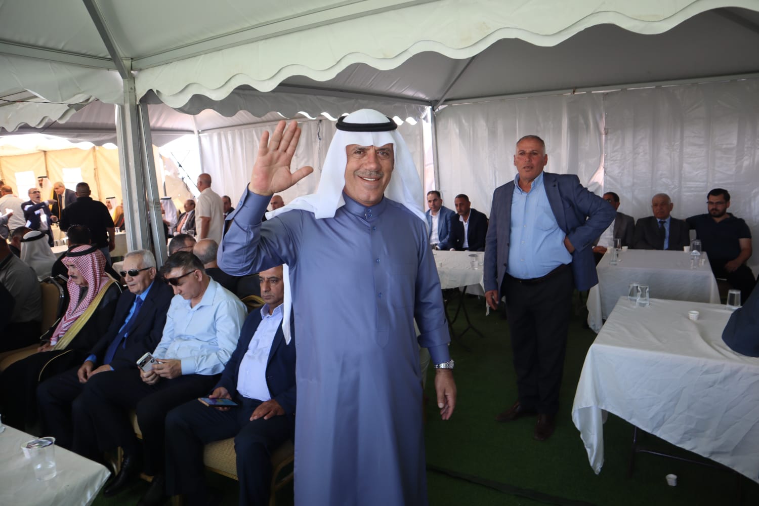 الباشا سليمان علي الغنيمات (أبو خلدون) يقيم مأدبة غداء احتفاء بزفاف نجله الدكتور معتز (صور)