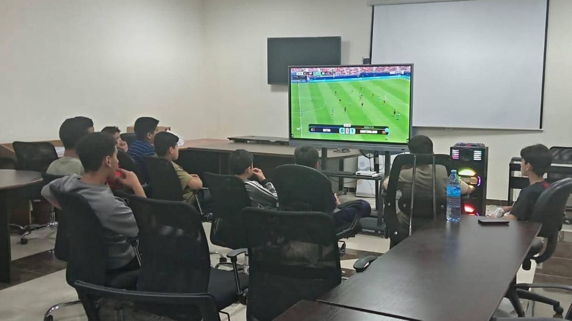 صورة حول : مراكز شباب الطفيلة تفتح أبوابها لتشجيع النشامى في مونديال 2026 مراكز شباب الطفيلة تفتح أبوابها لتشجيع النشامى في مونديال 2026