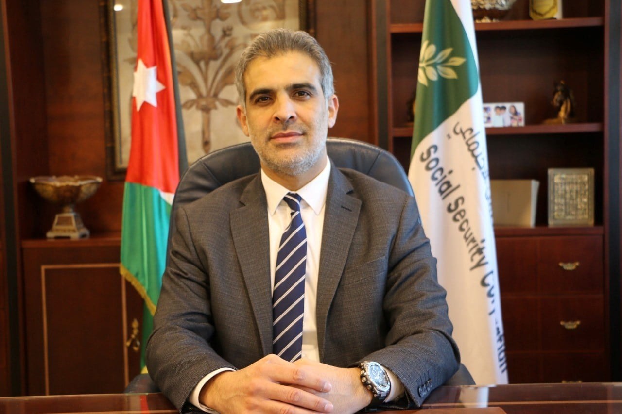 صورة حول : الحكومة تُحيل مدير الضمان الاجتماعي إلى التقاعد وتعيّن الرحاحلة خلفًا له الحكومة تُحيل مدير الضمان الاجتماعي إلى التقاعد وتعيّن الرحاحلة خلفًا له