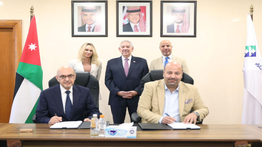 صورة حول : العقبة توقّع اتفاقية لتطوير مشروع إنتاج الأمونيا الخضراء وتعزيز التحول نحو الطاقة النظيفة العقبة توقّع اتفاقية لتطوير مشروع إنتاج الأمونيا الخضراء وتعزيز التحول نحو الطاقة النظيفة