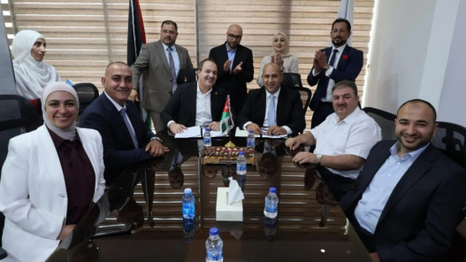 صورة حول : هيئة النقل وجمعية المستثمرين تطلقان مشروع نقل جديد للعاملين في سحاب هيئة النقل وجمعية المستثمرين تطلقان مشروع نقل جديد للعاملين في سحاب