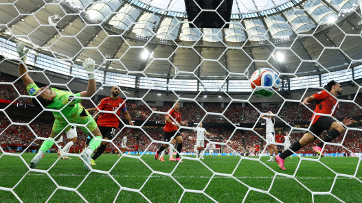 مصر تحقق أول انتصار في تاريخها بكأس العالم وتقترب من دور الـ32