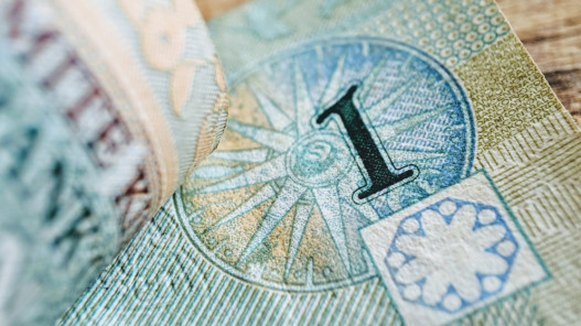 ارتفاع الطلب على الدينار في سوق الصرافة مدفوع بالنشاط الاقتصادي والتحويلات